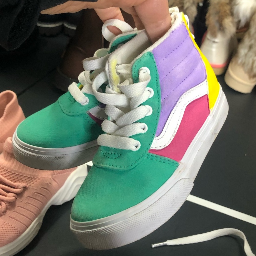 Custom hand painted Easter Vans size 7
VGUC